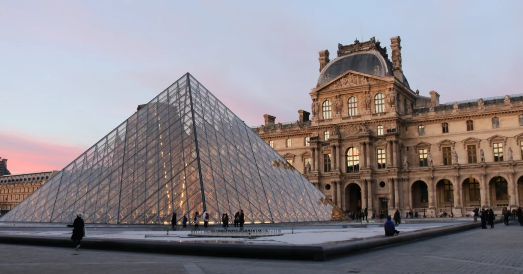 Paris Guide for Leonardo Travelers louvre museum mona lisa